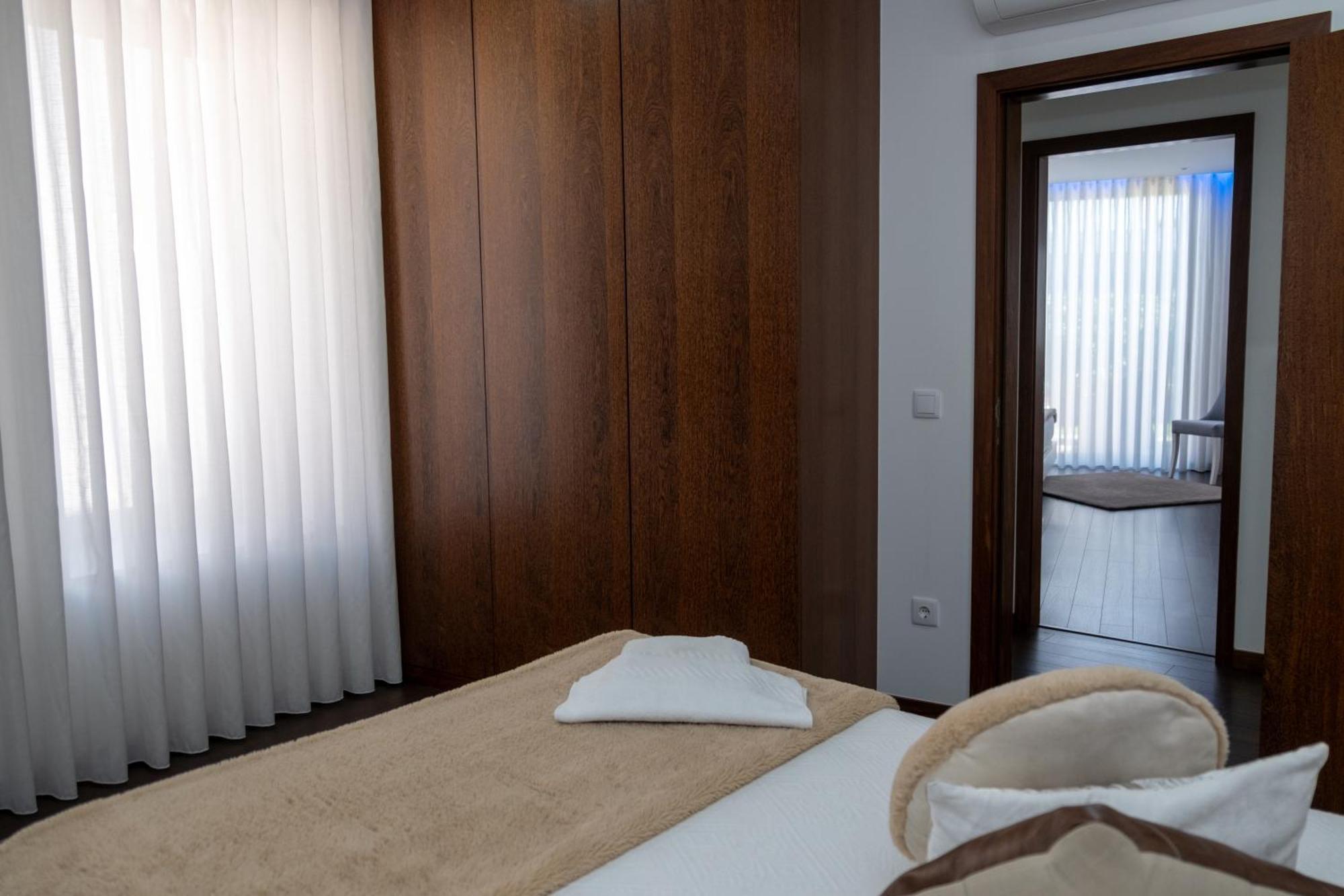 Deluxe Villa Home, Peace & Spa ヴィラ・ド・コンデ エクステリア 写真