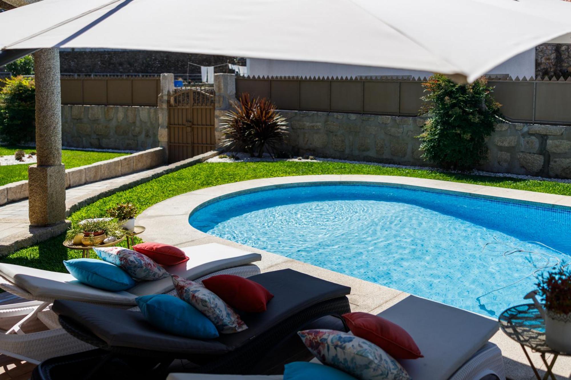 Deluxe Villa Home, Peace & Spa ヴィラ・ド・コンデ エクステリア 写真