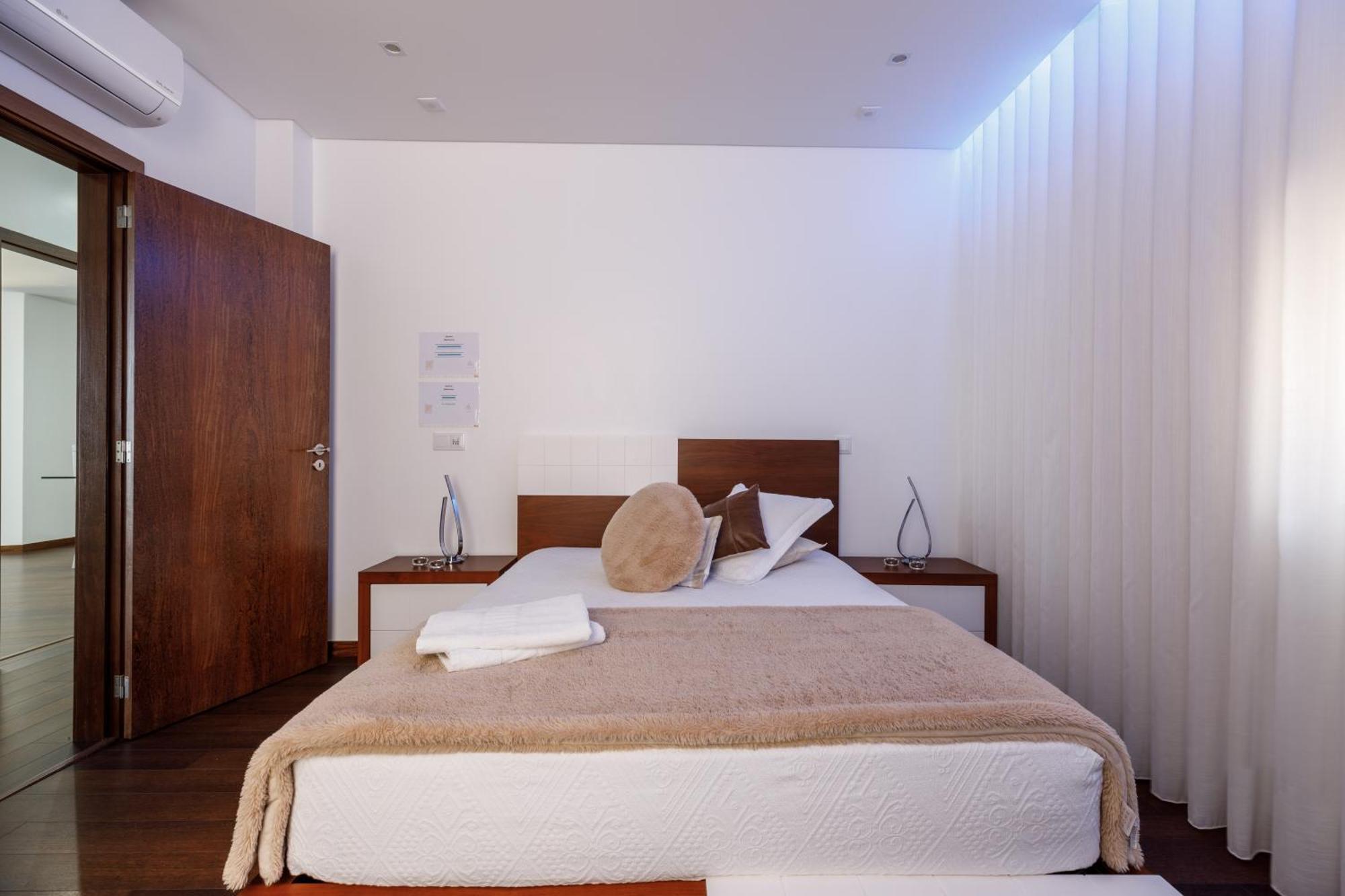Deluxe Villa Home, Peace & Spa ヴィラ・ド・コンデ エクステリア 写真